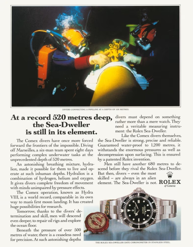 要理解水鬼的地位，得從它的誕生說起。1953年，勞力士推出第一只 Submariner，徹底改寫了「防水錶」的定義——初代便具備100米防水能力，隨後更提升至今日的300米深度，並建立現代潛水錶的基本語法：蠔式錶殼、旋入式錶冠、清晰易讀的時標，以及能計時的單向旋轉外圈。也因為這段歷史，水鬼從來不是「潮流」而是「標準」，它是後世許多潛水錶的設計模板。即使後續有 Deepsea、Sea-Dweller 等高規格型號接棒，Submariner 依然憑藉最均衡、最經典的比例與設計，穩居萬用潛水錶之位。如今，這只原本為深海而生的工具錶，也能成為輕熟女日常生活的百搭錶款：上班搭襯衫乾淨俐落、週末配T恤更顯氣場，中性的運動錶外觀，怎麼戴都時髦。