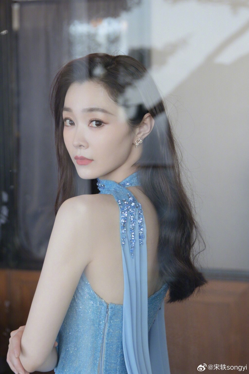 陸劇《慶餘年2》演員古裝vs時裝！張若昀比第1季上相，李沁仙氣，辛芷蕾、宋軼時裝也美