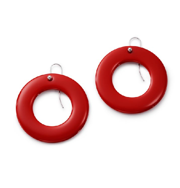 Elsa Peretti聯名獨創系列，可以說是Tiffany珠寶世界中，最具傳奇色彩的存在。即便大師已經離開了我們，但她那充滿靈魂與現代感的設計，始終透過品牌被悉心地傳承下來，並以最純粹的姿態陪伴在我們身邊。