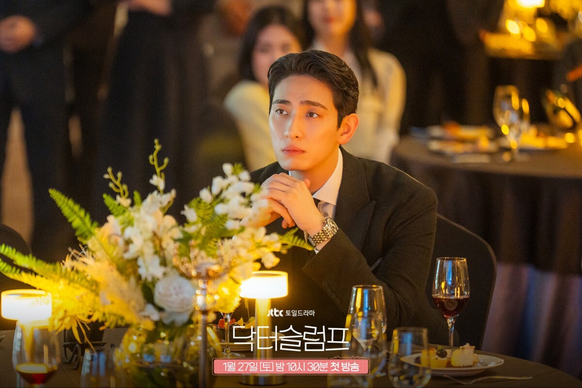 《低谷醫生》演員「戲外秘密」！朴信惠媽增重10公斤演紅《寄生上流》，她是李善均同學