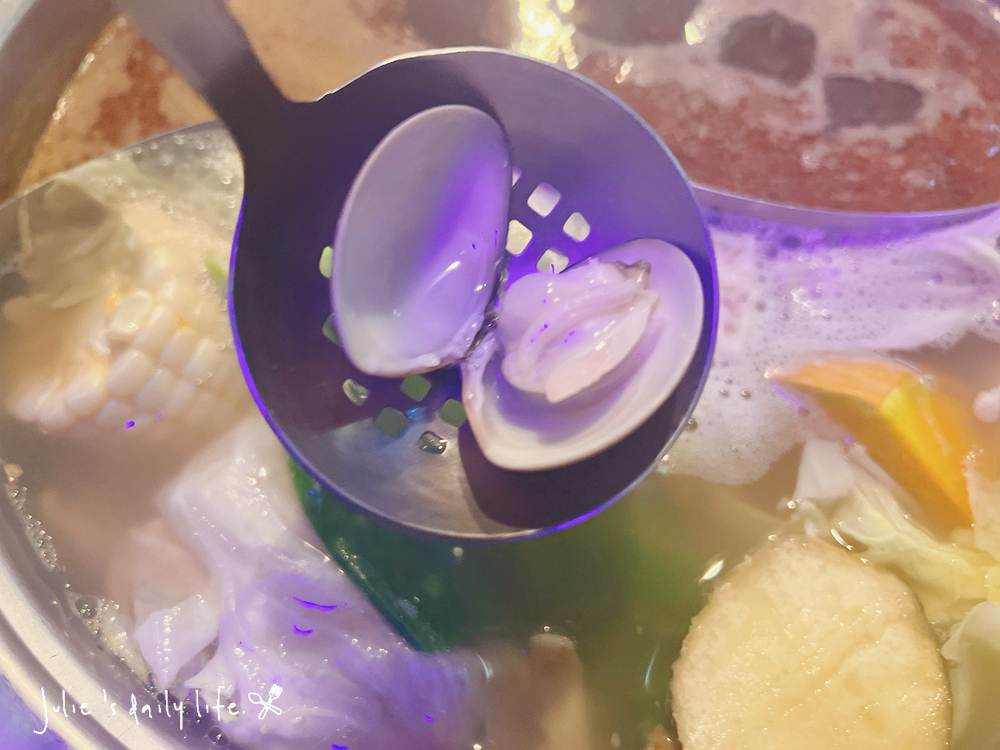 刷刷鍋,和牛,文化路,板橋,板橋火鍋,板橋車站,活蝦,海牧,海牧水產鍋物,海牧火鍋,海鮮,涮涮鍋,火鍋,火鍋推薦,聚餐推薦,鍋物,餐廳推薦,鴛鴦鍋,麻辣鍋 @跟著Julie一起走吧