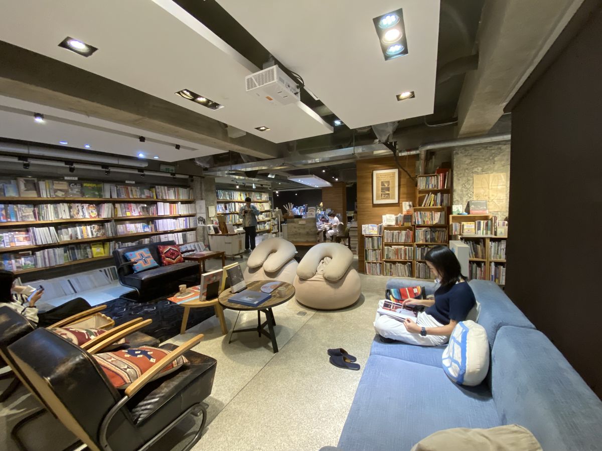 Boven雜誌圖書館；建築空間；室內設計