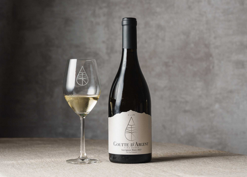 酒精濃度13.5%的「銀之雫白蘇維翁」深受日本女性喜愛。（圖／黑松提供）