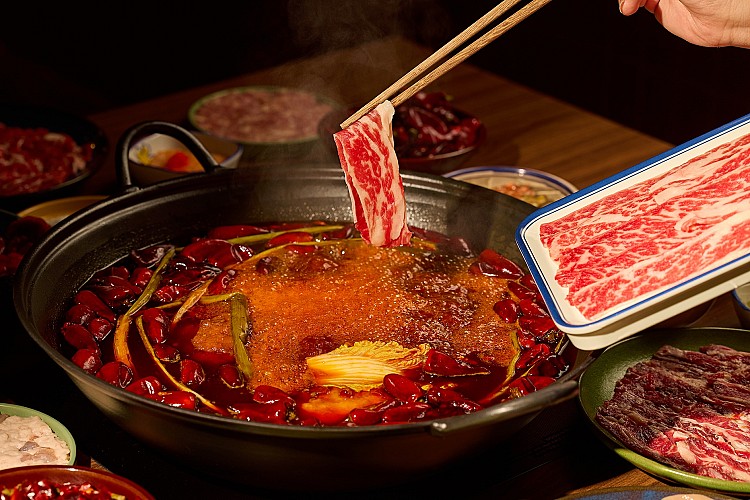 歷經超過半年的籌備，馮校長老火鍋台灣首店正式落腳