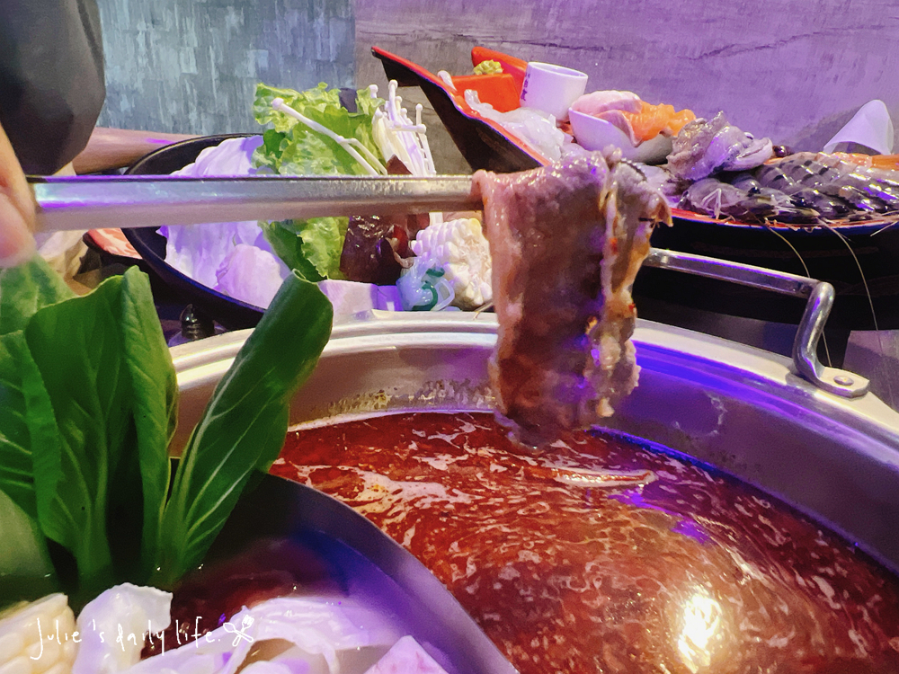 刷刷鍋,和牛,文化路,板橋,板橋火鍋,板橋車站,活蝦,海牧,海牧水產鍋物,海牧火鍋,海鮮,涮涮鍋,火鍋,火鍋推薦,聚餐推薦,鍋物,餐廳推薦,鴛鴦鍋,麻辣鍋 @跟著Julie一起走吧