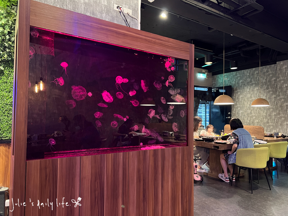 刷刷鍋,和牛,文化路,板橋,板橋火鍋,板橋車站,活蝦,海牧,海牧水產鍋物,海牧火鍋,海鮮,涮涮鍋,火鍋,火鍋推薦,聚餐推薦,鍋物,餐廳推薦,鴛鴦鍋,麻辣鍋 @跟著Julie一起走吧