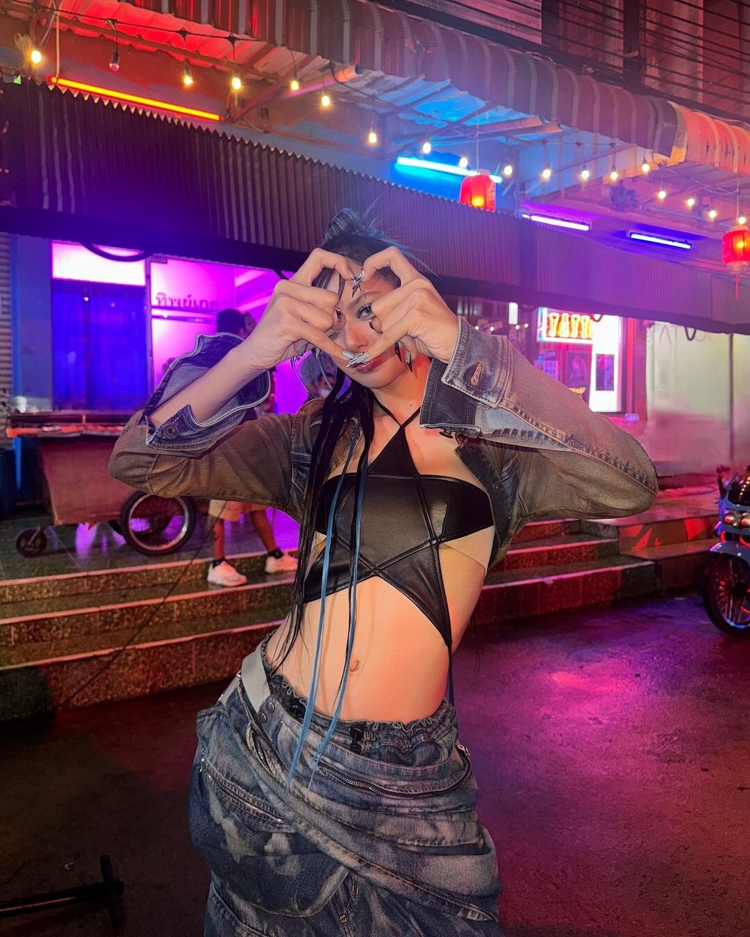 Lisa 《Rockstar》 MV 9個驚喜彩蛋！