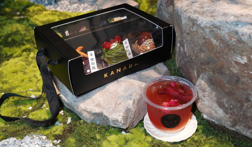 「綺荔冰茶大福飲」單杯150元，金田屋另推出搭配「六韻藏心」大福禮盒的母親節限定Combo組合，使用專屬設計禮盒包裝。（圖／魏妤靜攝）