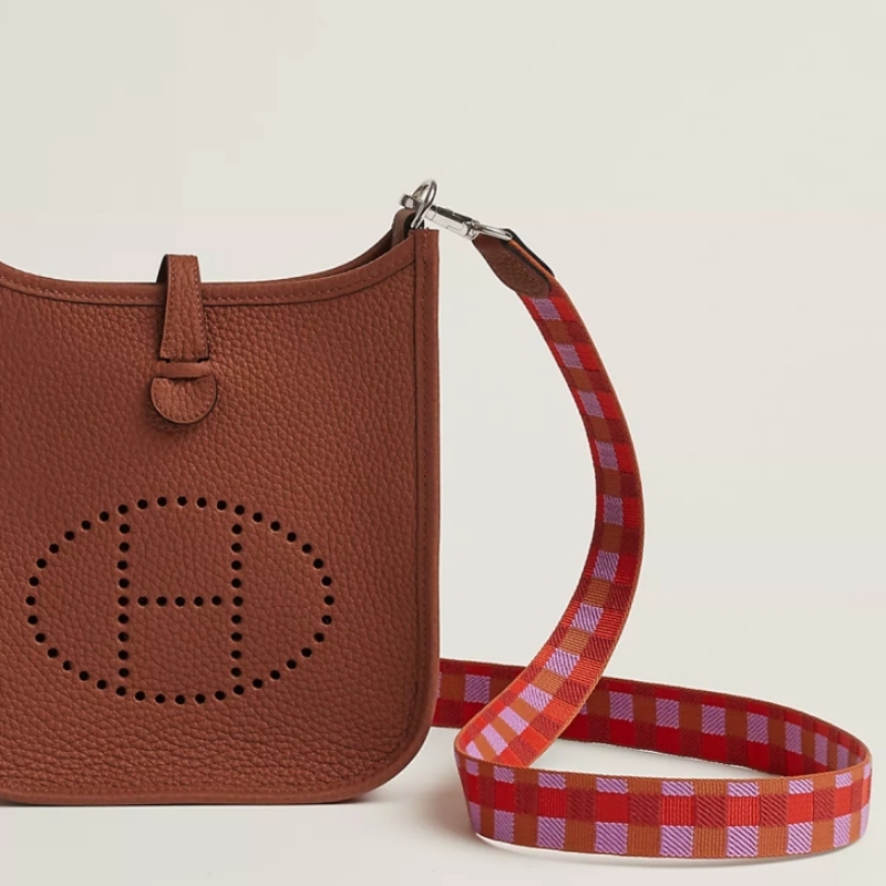 Evelyne 發展至今已推出多種尺寸