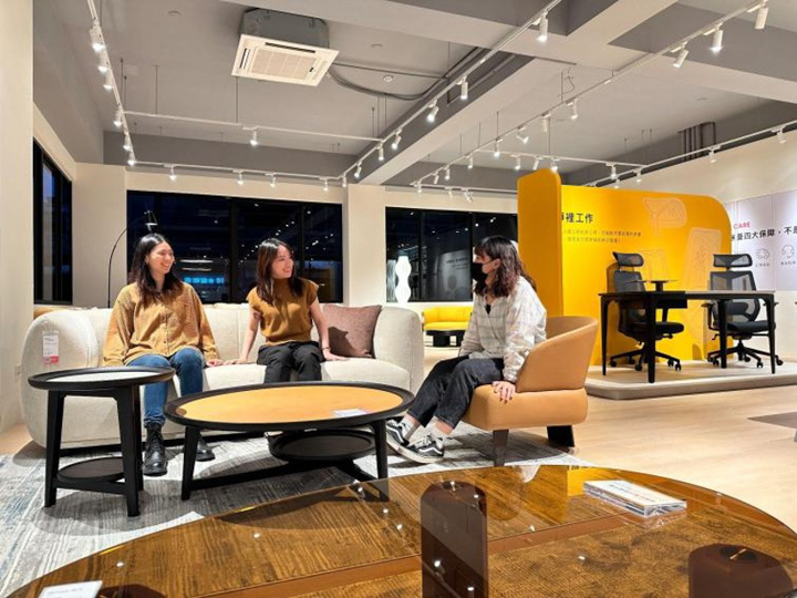 HOMEE AI 致力推動科技消費體驗，所有商品均提供二維碼標籤，供民眾掃描掌握商品完整資訊