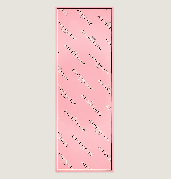 以輕盈柔軟的面料帶來舒適觸感，並飾有Givenchy Paris Shadow Logo印花，展現低調奢華的品牌風格。