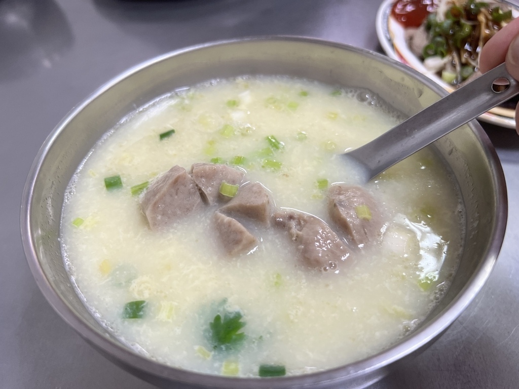 【台北南港美食】闞記涼麵，南港車站前的平價親民美食，多樣精彩