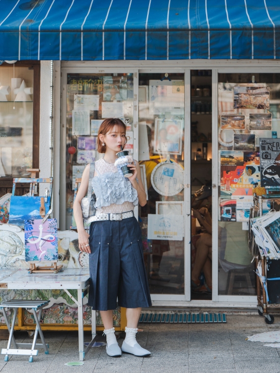 D+AF雲織鞋穿搭推薦 【3D零感雲織鞋】素面方頭樂福鞋 圖片來源：@xuxuannn D+AF 小編-小徐親自示範穿搭