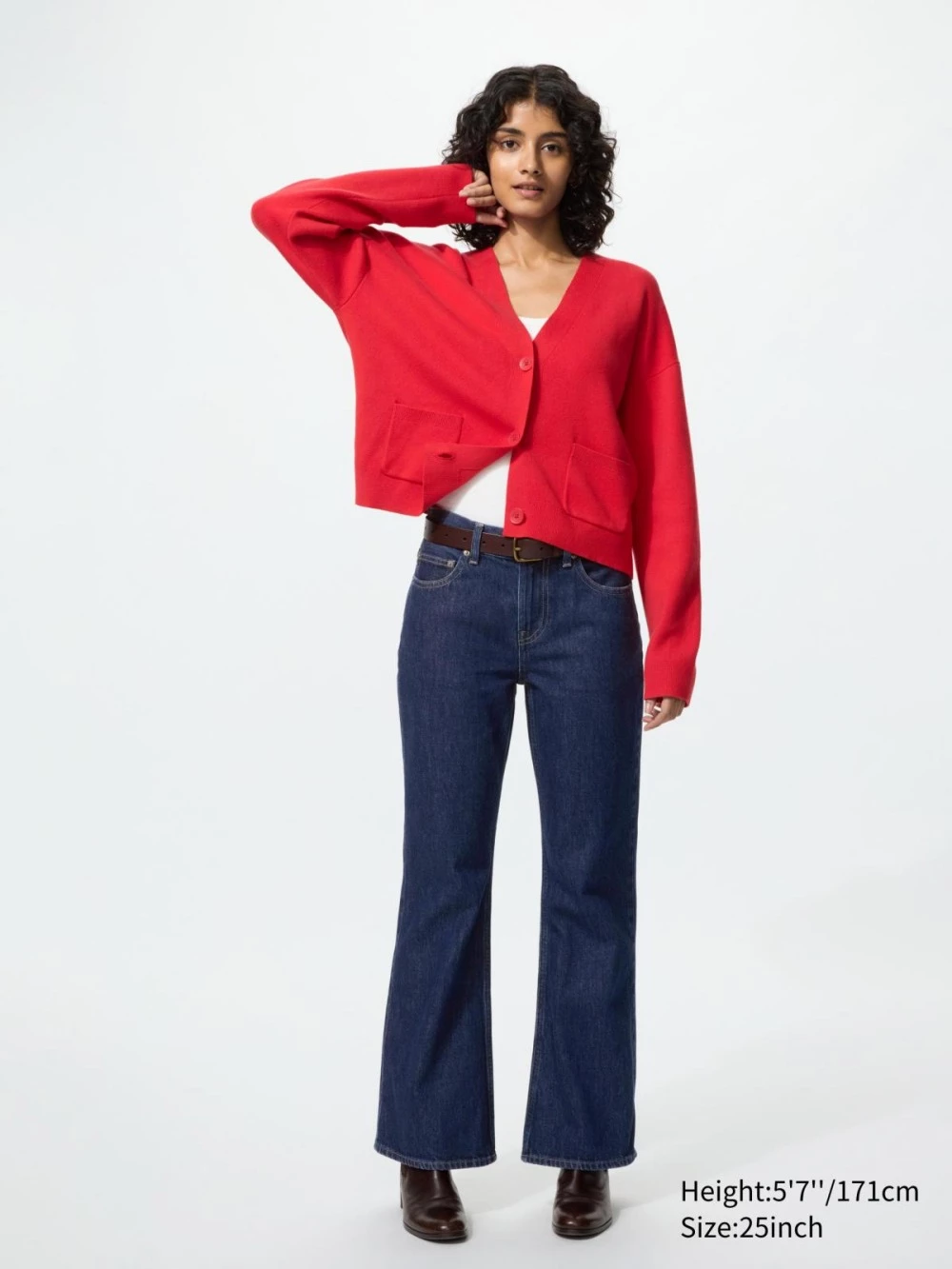 壓軸推薦這條喇叭牛仔褲。根據網友留下的評價，該款可達到顯瘦、顯腿長的效果。