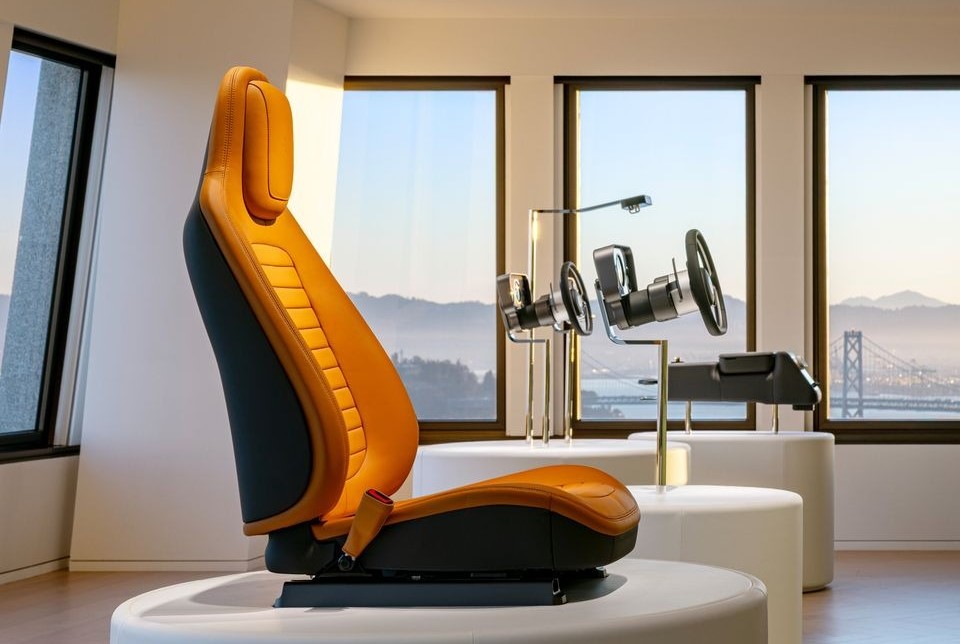 Apple 前首席設計師 Jony Ive 操刀！法拉利首款電動車 Ferrari Luce 內裝曝光