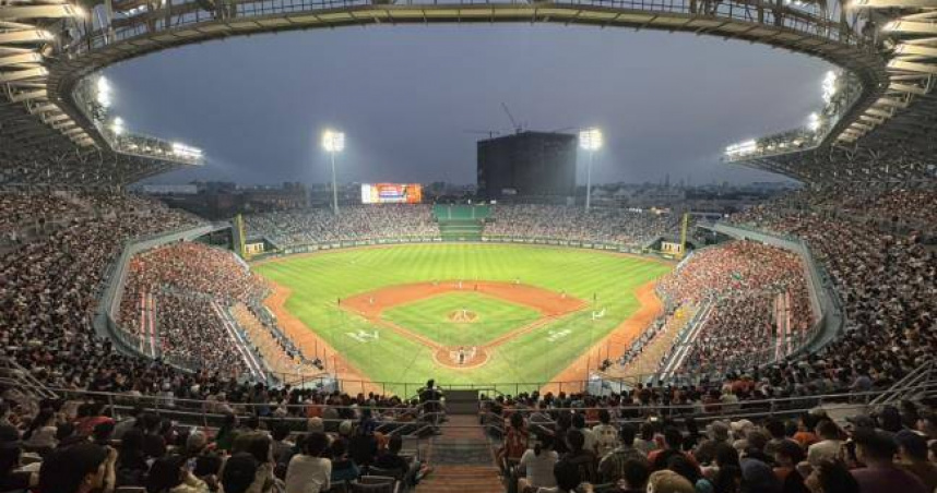 亞太球場攤商暫停營運！球迷炸鍋：吃相難看　台南體育局長道歉了