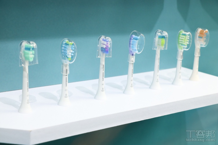 飛利浦 Sonicare 專業全能亮白刷在台上市！升級音波流體潔力科技、雙核音波精控馬達，售價 $6,290 元