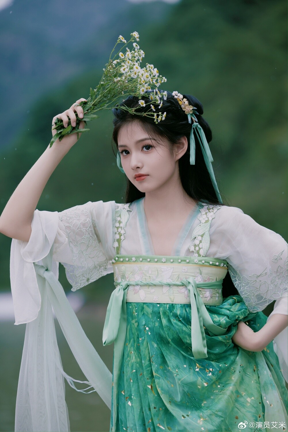 2024顏值不輸女主的陸劇女配！《墨雨雲間》 楊超越美過吳謹言，《慶餘年2》辛芷蕾更美