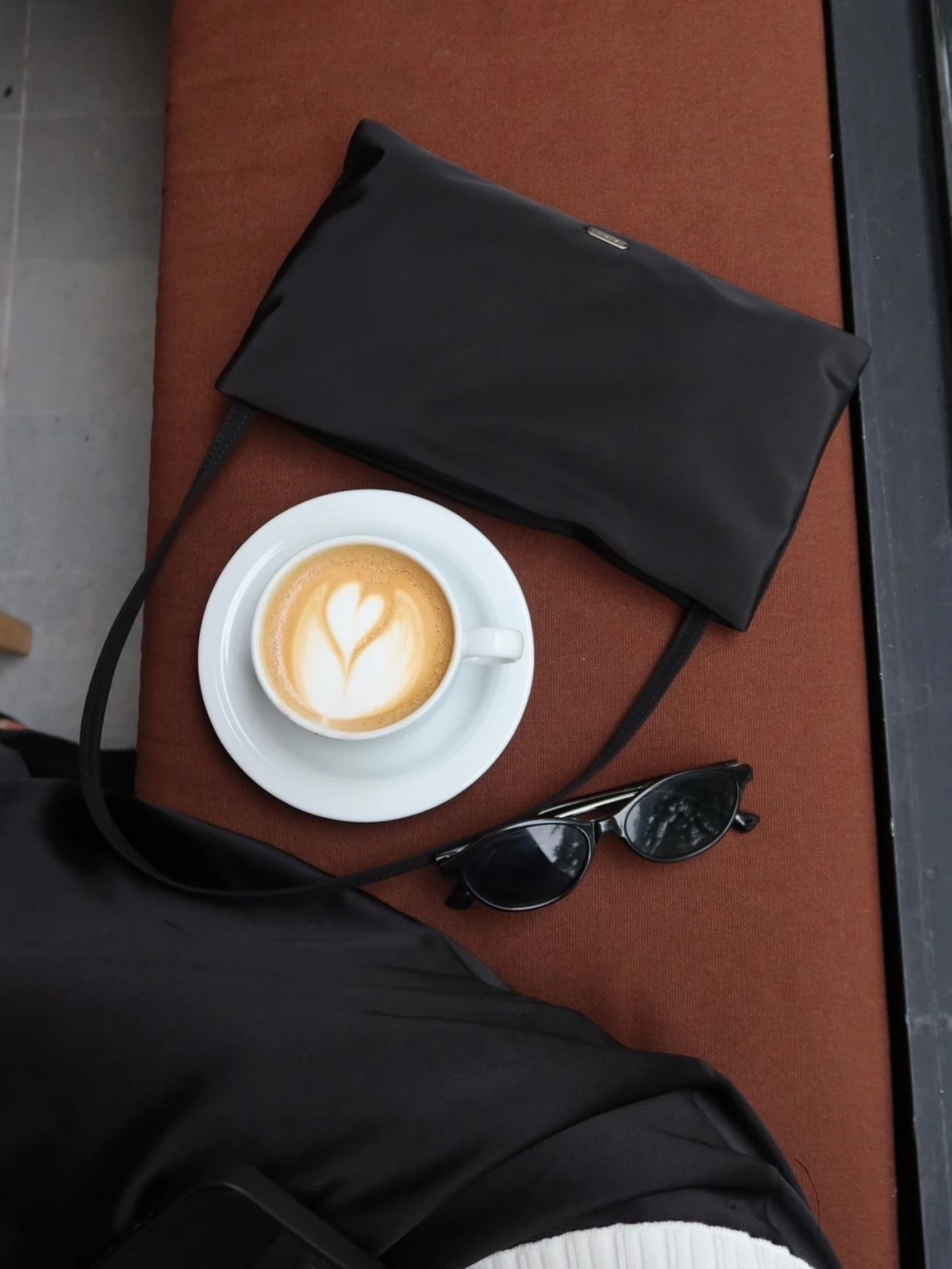 Jisoo愛牌Avam亮點3：無醒目Logo是最大識別
