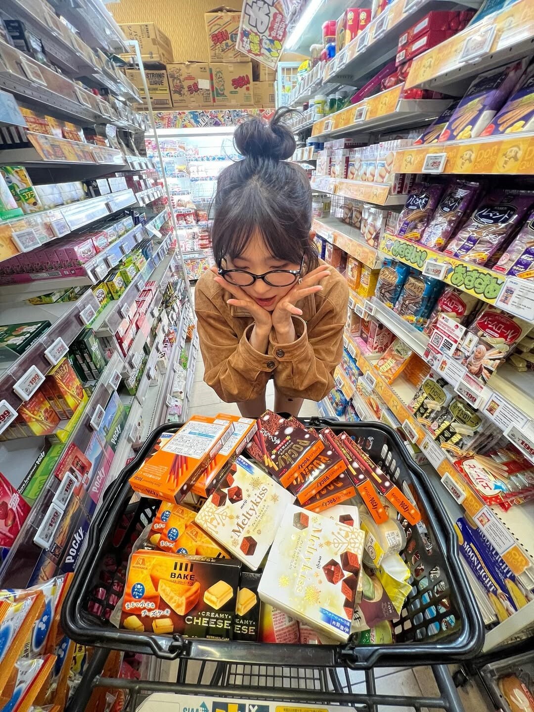 韓國MZ 世代瘋傳「음본나 食中我」美食照！超簡單技巧， Karina、澀琪同款照這樣拍