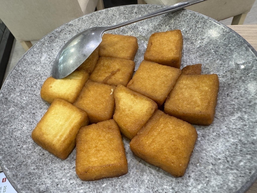 【台北中山美食】禾花素食，結合中式點心與熱炒，多達100道菜