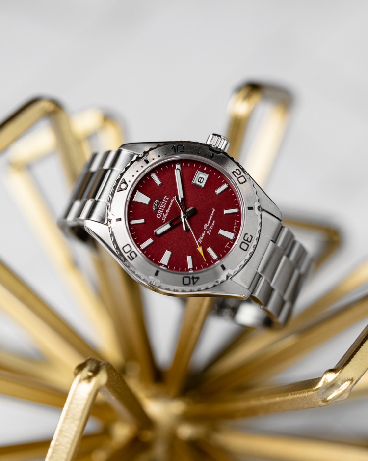 Orient 東方錶主打經濟實惠的機械錶，旗下 Orient Star 系列更為高端路線代表，以優雅設計與開芯視窗聞名。