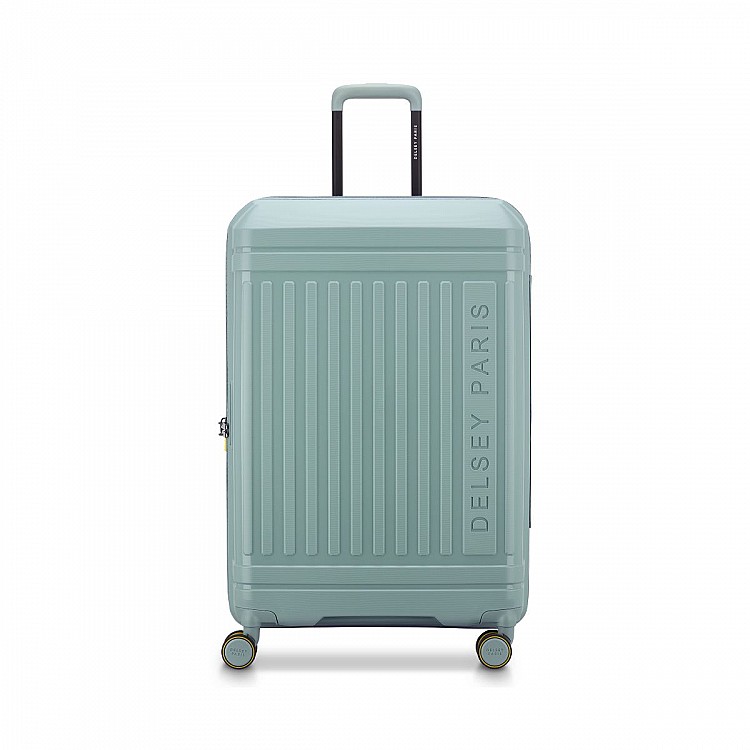 法國品牌Delsey將優雅氣質帶入旅行配件，這款Lutece系列線條柔和，馬卡龍綠色溫潤俏皮，在亮色中保有成熟質感。