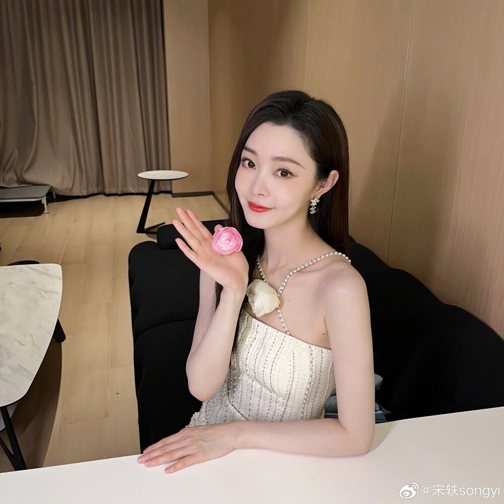 陸劇《慶餘年2》演員古裝vs時裝！張若昀比第1季上相，李沁仙氣，辛芷蕾、宋軼時裝也美