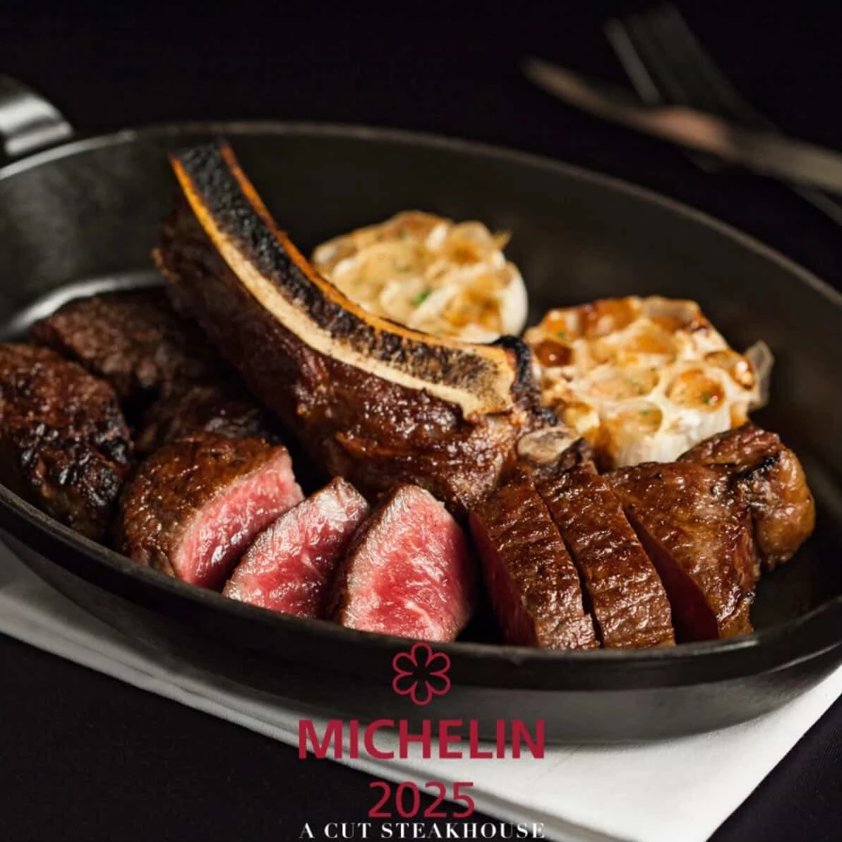 這次適逢 A CUT 20 週年之際，延伸推出全新品牌 「The Grill by A CUT」，和本店精緻且經典的牛排館路線相比，新品牌更著重直火炙烤牛排，並採開放式用餐環境，希望能吸引到更多年輕族群。