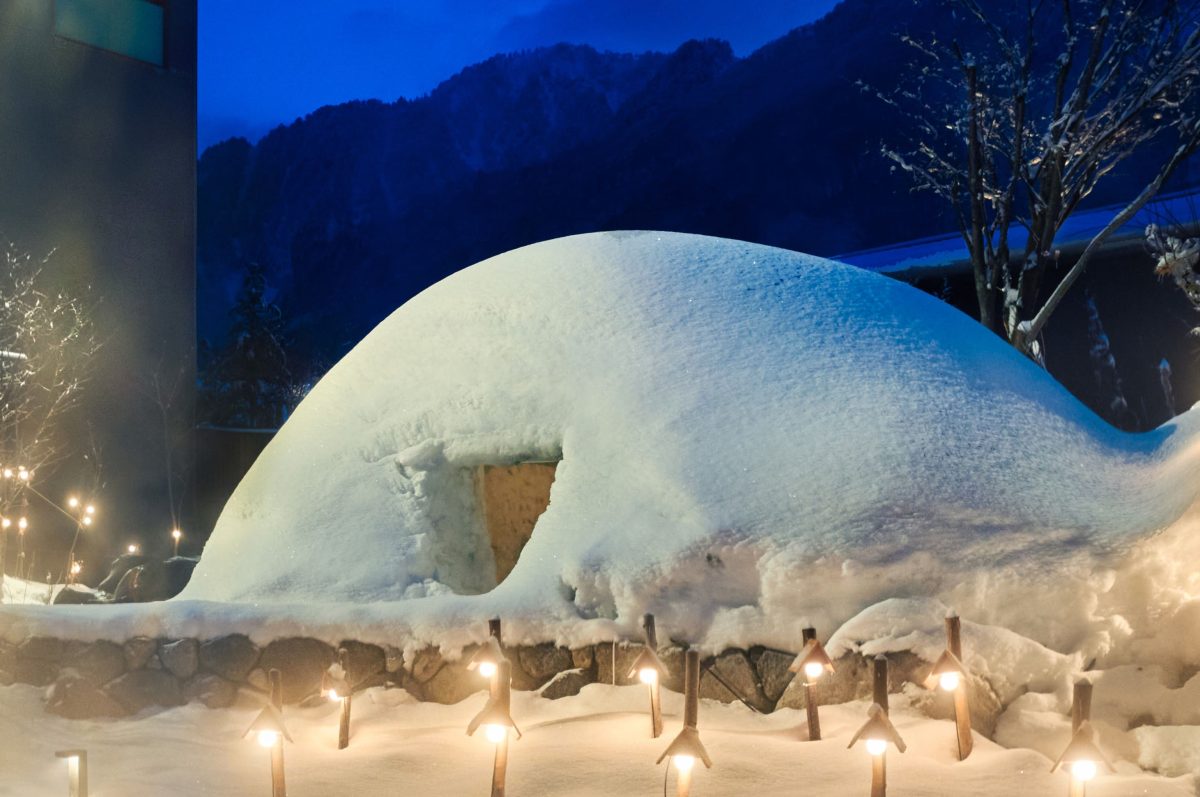 雪明亮雪洞
