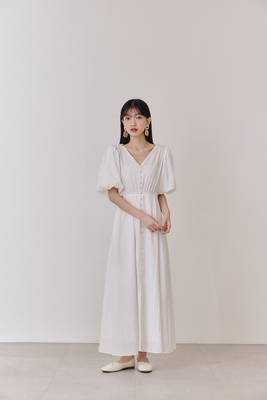 薄底鞋推薦　浪漫約會蝴蝶結平底芭蕾鞋穿搭 專為約會場合打造的經典蝴蝶結芭蕾舞鞋。圓頭鞋型搭配優雅蝴蝶結，營造出溫柔知性的氣質 輕薄的平底設計行走輕盈毫不費力