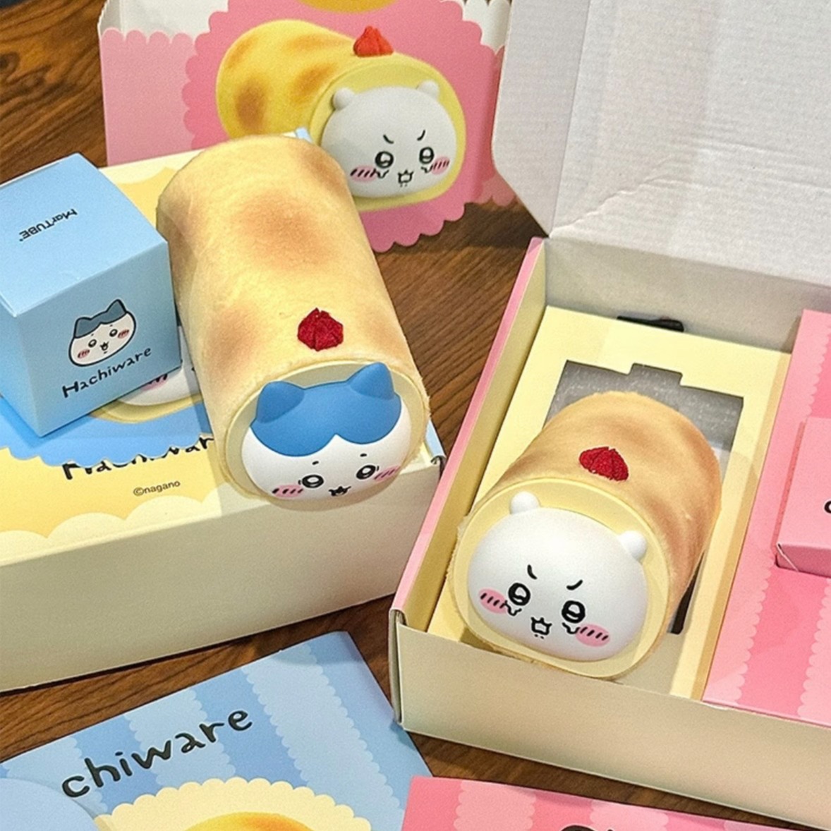 【預購】iSNEAKERS｜Chiikawa 吉伊卡哇 蛋糕捲 暖手寶 充電式暖暖包 兩款