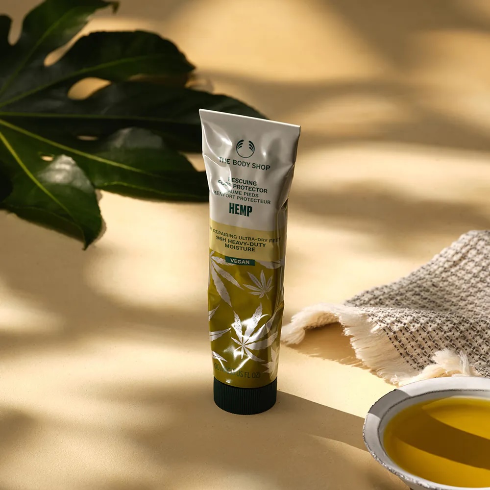 The body shop 大麻籽密集修護護足霜
