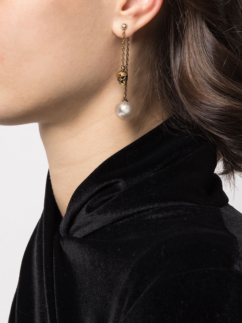 Alexander McQueen pearl-embellished skull pendant earrings