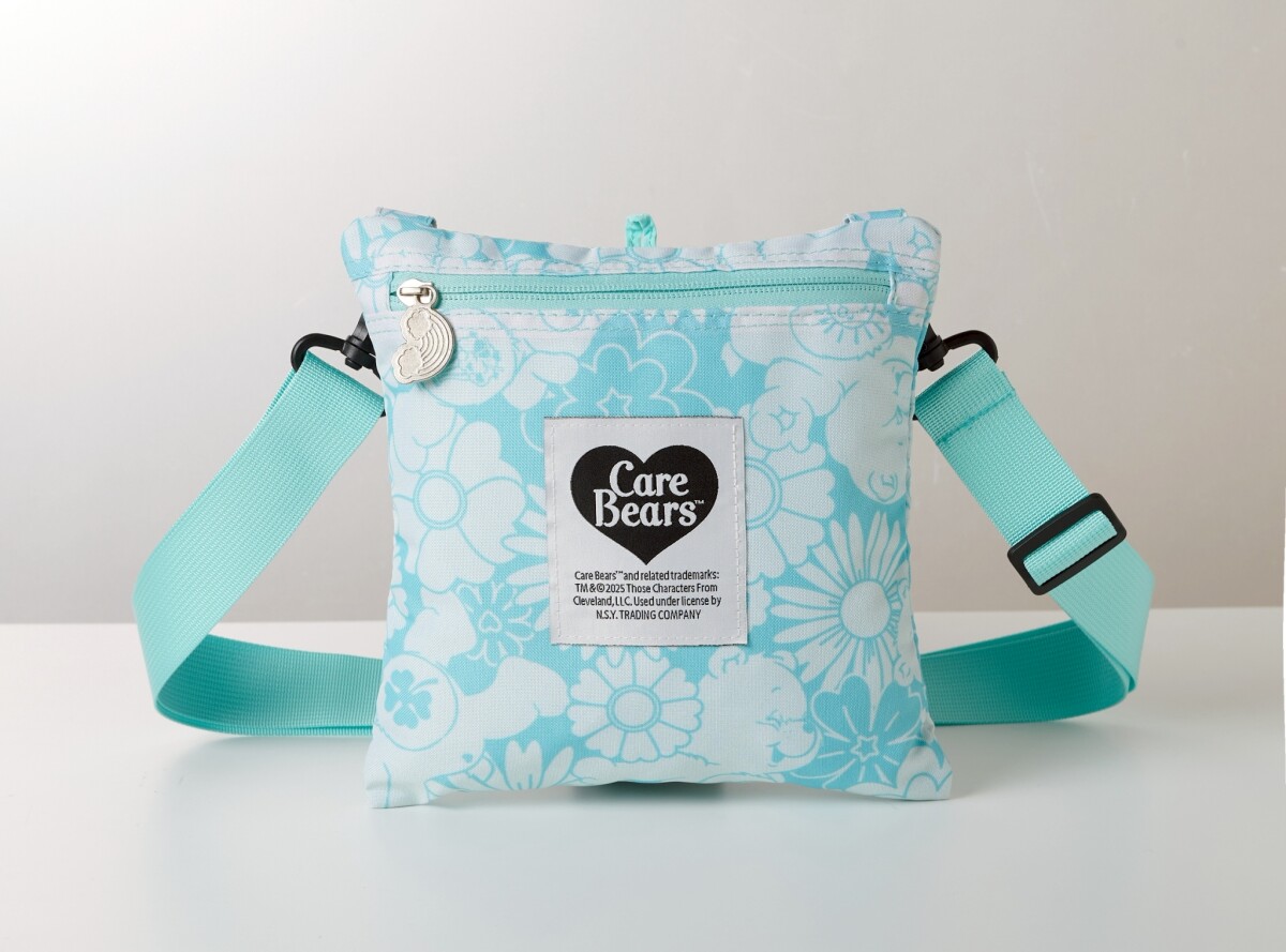 家樂福Care Bears加價購「Care Bears 旅行收納雙包組」，加購價：399元，全台限量3000個