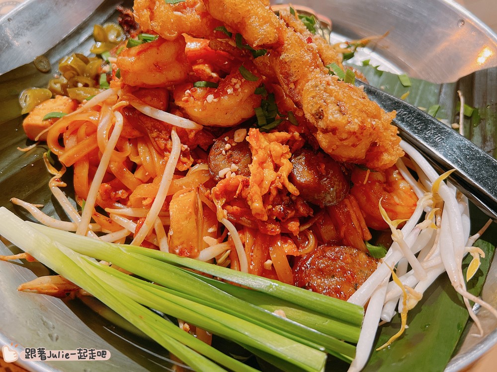 BO BO 新莊宏匯店,BOBO,MENU,thaifood,串燒,宏匯廣場,新莊,泰式奶茶,泰式料理,泰式炒河粉,瓦城,瓦城集團,美食,菜單 @跟著Julie一起走吧