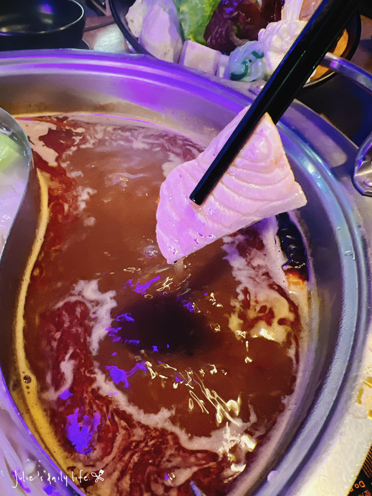 刷刷鍋,和牛,文化路,板橋,板橋火鍋,板橋車站,活蝦,海牧,海牧水產鍋物,海牧火鍋,海鮮,涮涮鍋,火鍋,火鍋推薦,聚餐推薦,鍋物,餐廳推薦,鴛鴦鍋,麻辣鍋 @跟著Julie一起走吧