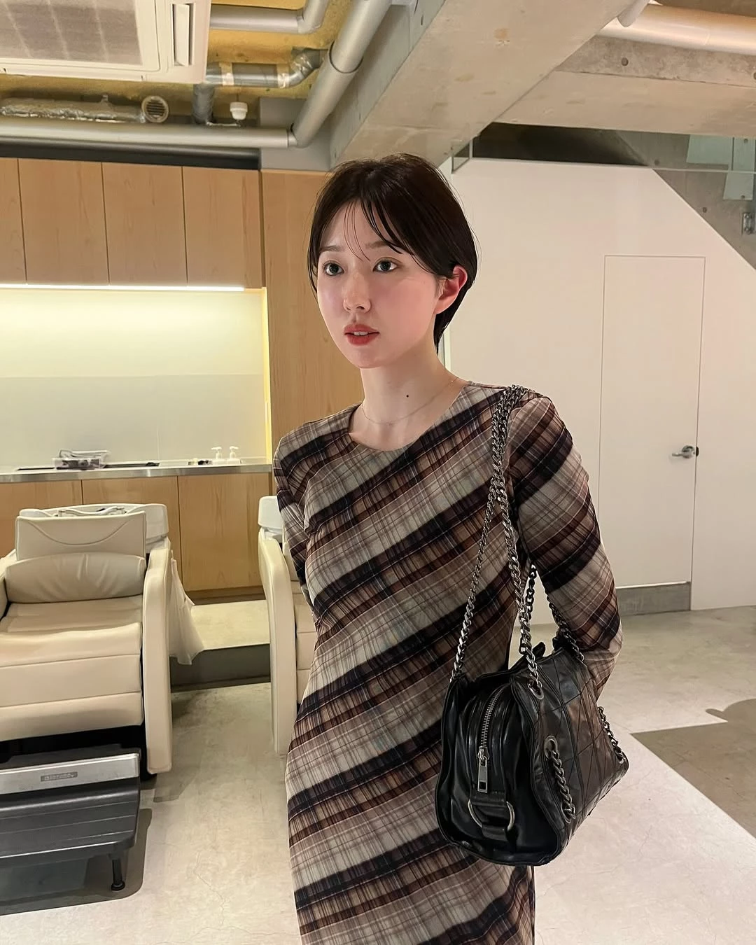 減齡中分短髮推薦9：輕盈日系極短髮