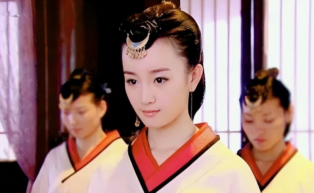 10位「紅極一時」陸劇女主不同命!《墨雨雲間》吳謹言翻紅，楊冪口碑跌，這2位自毀前程