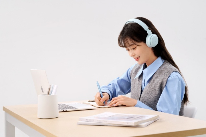 1MORE 推出 HQ20 聽力保護學習耳機！兼具智慧音量調節、即時返聽輔助語言練習，售價 1,790 元