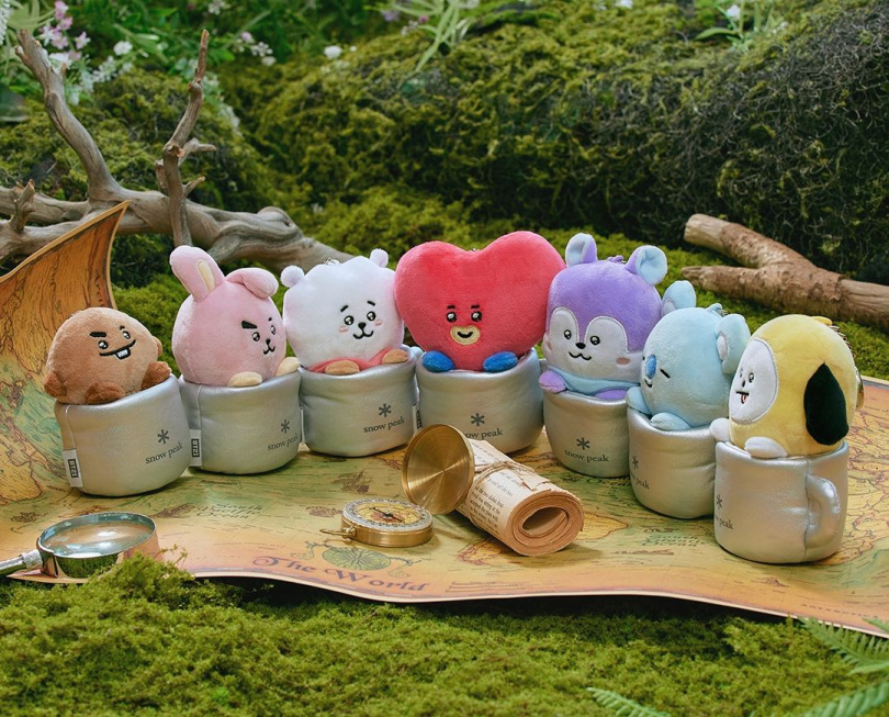 Snow Peak I BT21雪峰鈦杯造型絨毛鑰匙圈，推出KOYA、RJ、SHOOKY、MANG、CHIMMY、TATA、COOKY七款角色設計。（圖／品牌提供）