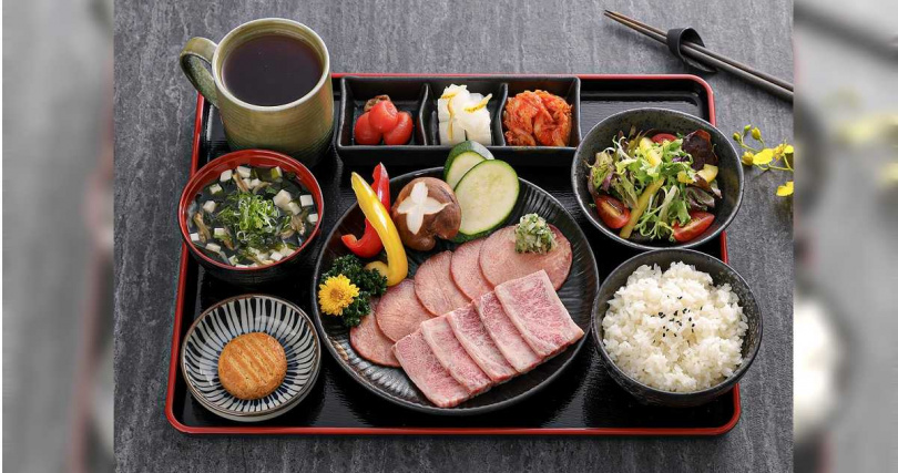 商業午餐「澳洲和牛胸肉&紐西蘭牛舌套餐」。（480元，圖／金車柏克金提供）