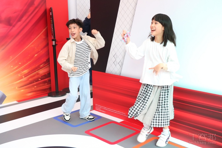 「樂高 FORMULA 1 飆速拼戰」活動在台北統一時代百貨登場！1:1 樂高 F1 賓士賽車模型盛大展出