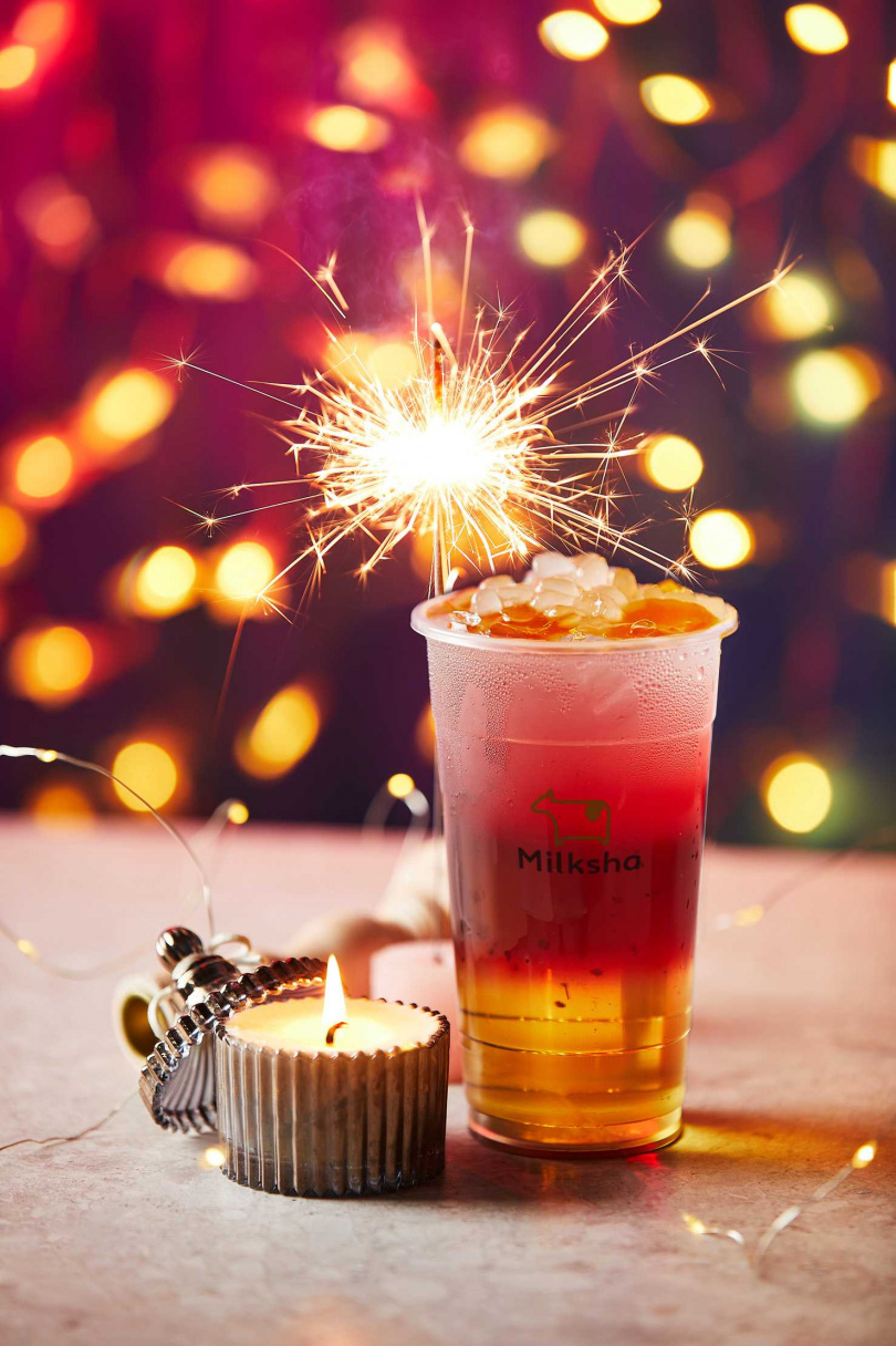 「巨峰啵葡綠」香甜巨峰葡萄搭配清新茉香綠茶，入口還吃得到脆啵啵球和綠茶凍雙配料。  