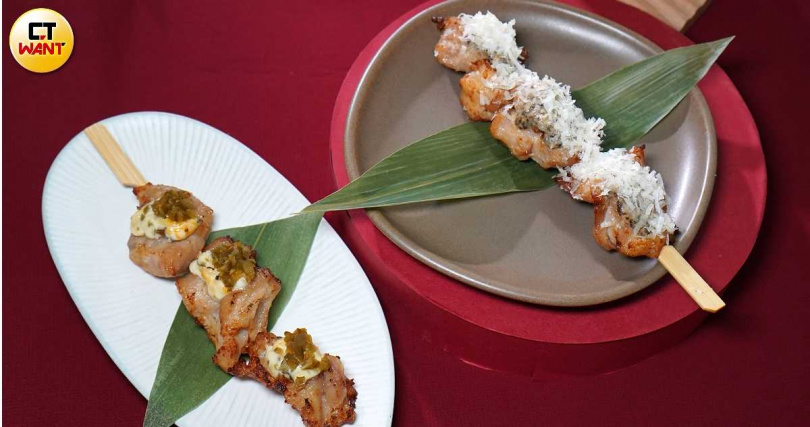 「椒心乳酪炙燒雞肉串」（左）、「松露奶香炙燒雞肉串」。（各75元，圖／魏妤靜攝）