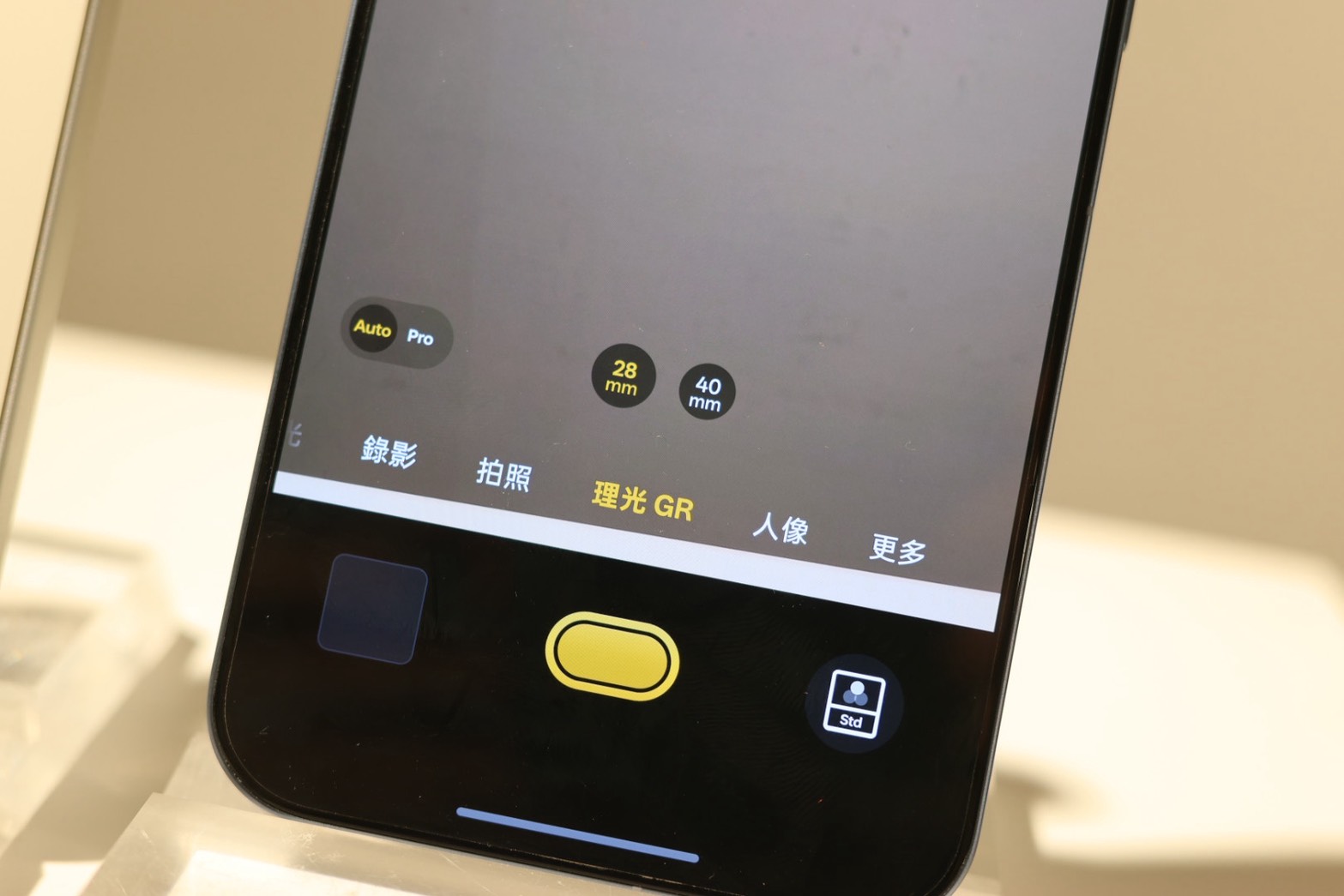 realme GT 8 Pro 正式發表：與 RICOH GR 合作街拍模式，內建 2 億畫素長焦鏡頭