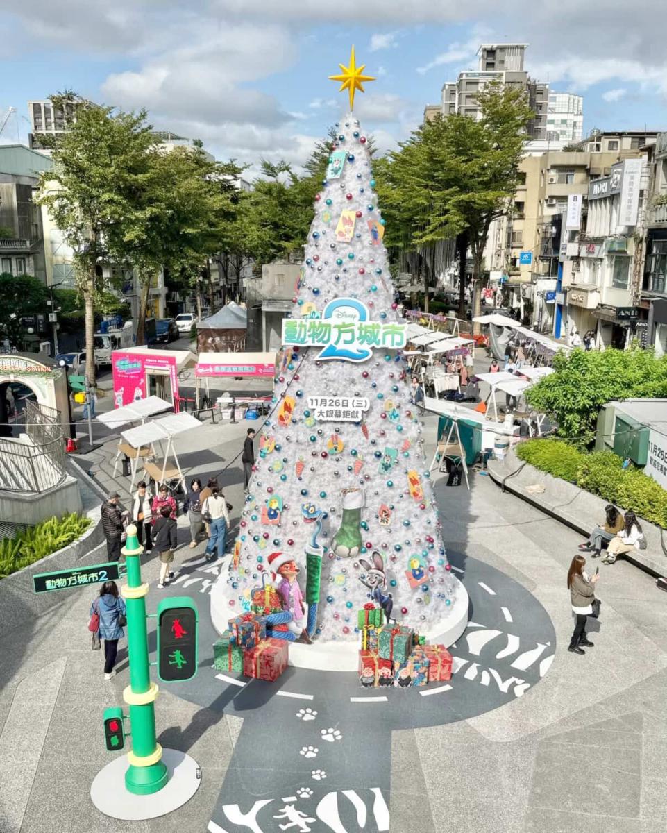 近期紅遍全球的迪士尼新作《動物方城市 2》看了沒？想延續電影可愛又感動的氛圍那一定要來捷運中山站！這次以《動物方城市 2》為主題，打造趣味十足的聖誕場景。