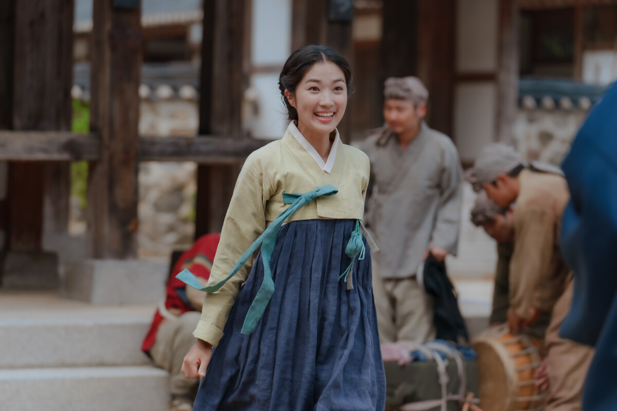 《背著善宰跑》金惠奫必看作品：跑6年龍套，《天空之城》《偶然發現的一天》熬出頭！