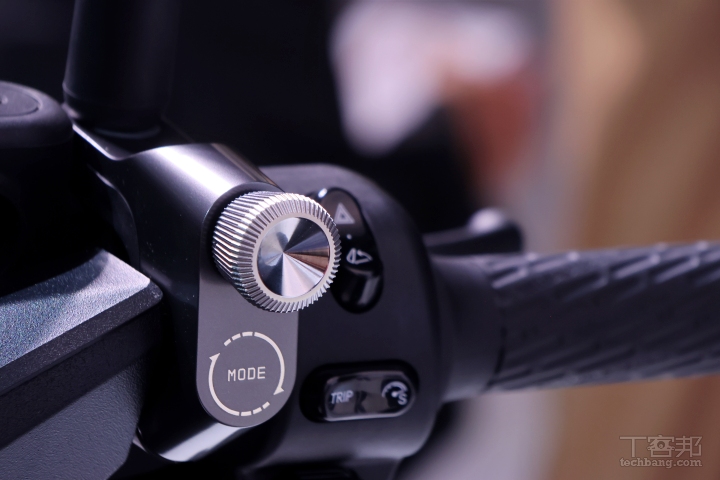 Gogoro Pulse性能旗艦發表：LED矩陣頭燈新造型、10.25吋智慧儀表可導航，不含補助價格 10.9 萬起