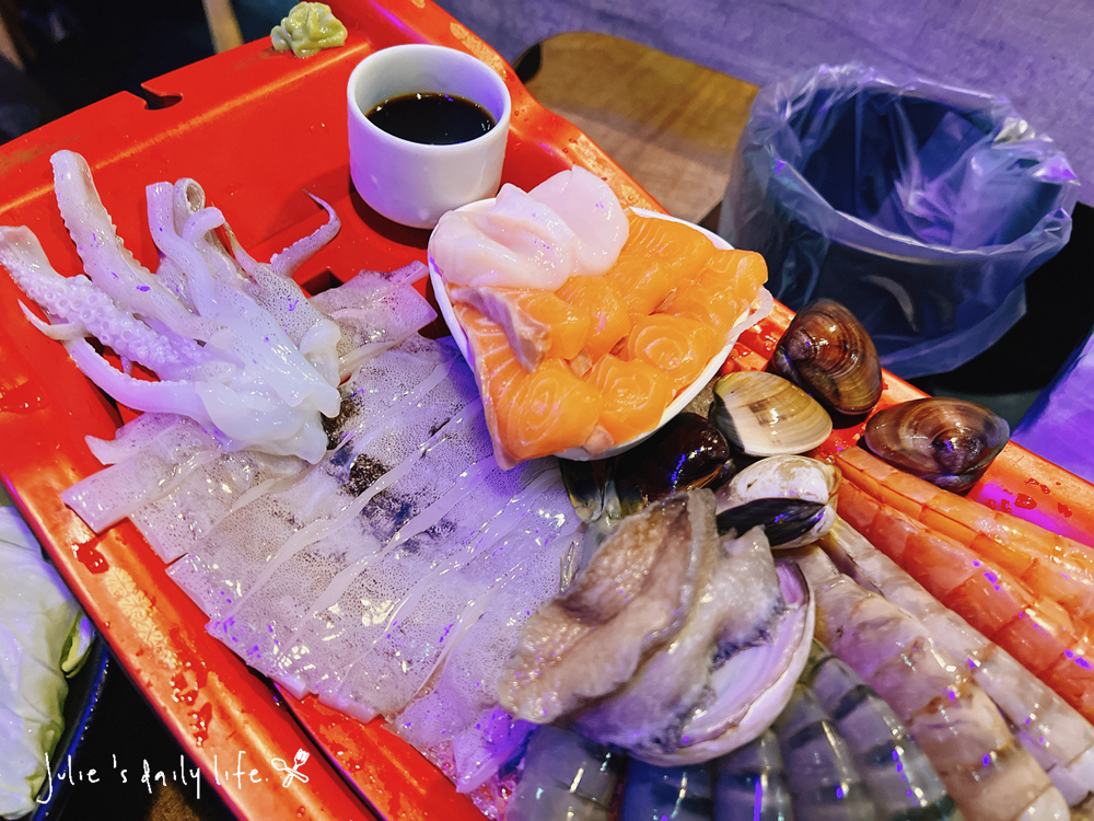 刷刷鍋,和牛,文化路,板橋,板橋火鍋,板橋車站,活蝦,海牧,海牧水產鍋物,海牧火鍋,海鮮,涮涮鍋,火鍋,火鍋推薦,聚餐推薦,鍋物,餐廳推薦,鴛鴦鍋,麻辣鍋 @跟著Julie一起走吧